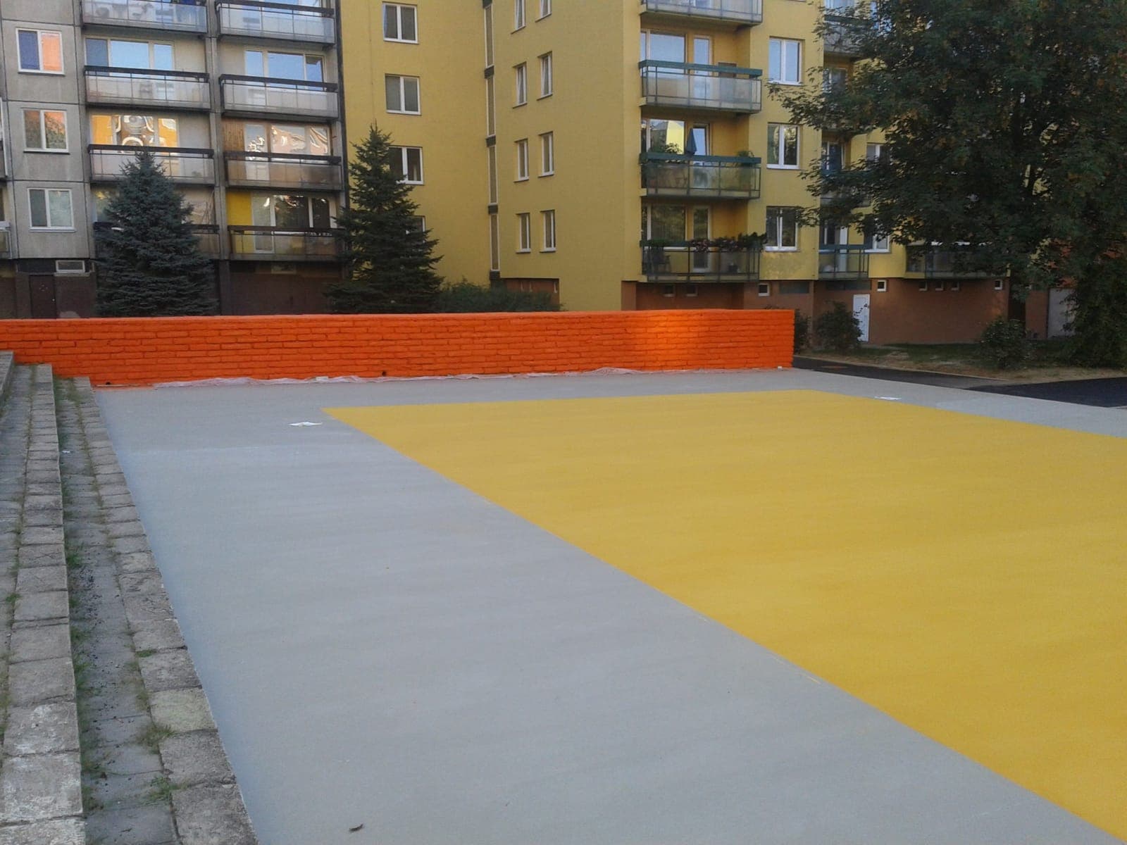 Sportovní areál Brno-Bohunice — Oprava sportovních areálů včetně barevných povrchů hřišť a běžecké dráhy.