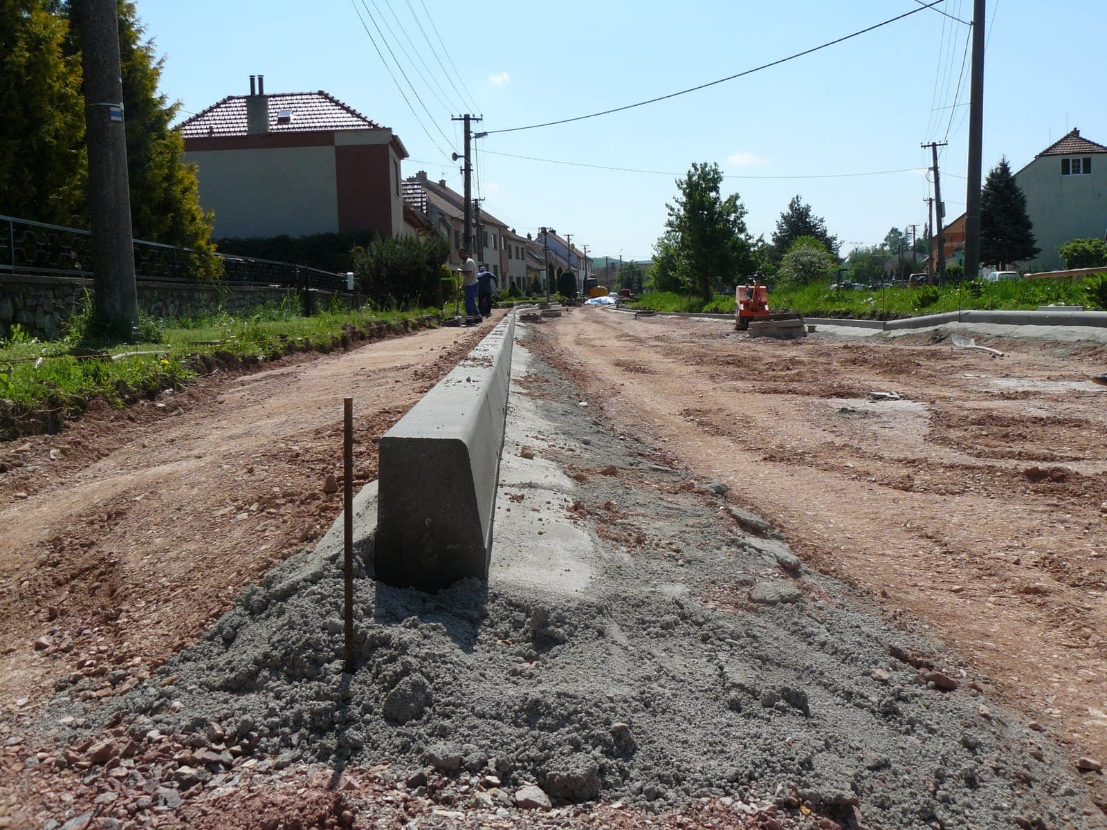 Ulice K Parku, Drásov — Oprava přípojek k rodinným domům a komunikace v ulici K Parku.