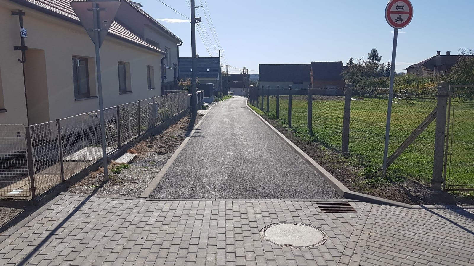 Sítě a komunikace ve Svatoslavi — Výkopy pro inženýrské sítě v zastavěné části obce a následná obnova povrchů. Sta