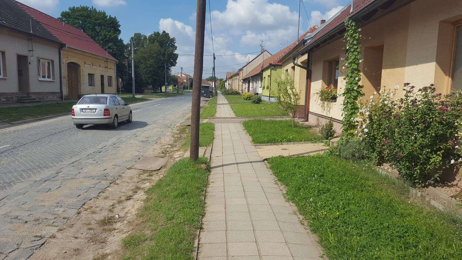 Chodníky v Loděnicích — fotografie 2 z 7