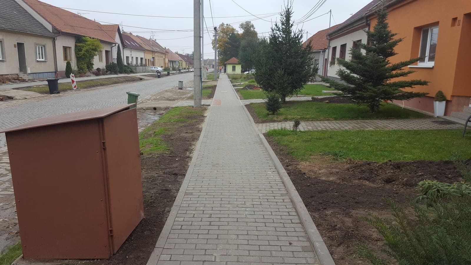 Chodníky v Loděnicích — fotografie 3 z 7