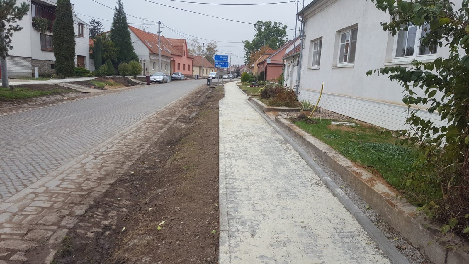 Chodníky v Loděnicích — fotografie 7 z 7