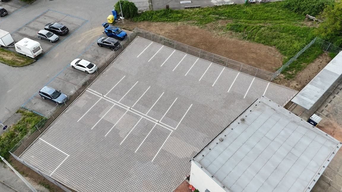 Parkoviště firmy UNIS — fotografie 3 z 3
