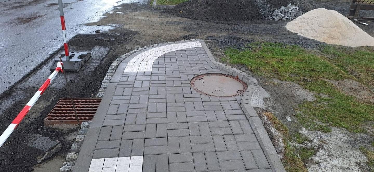 Chodník v obci Výkleky — fotografie 2 z 3